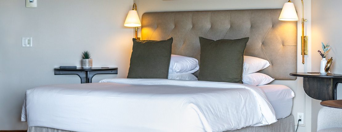 Villa suite king size bed image